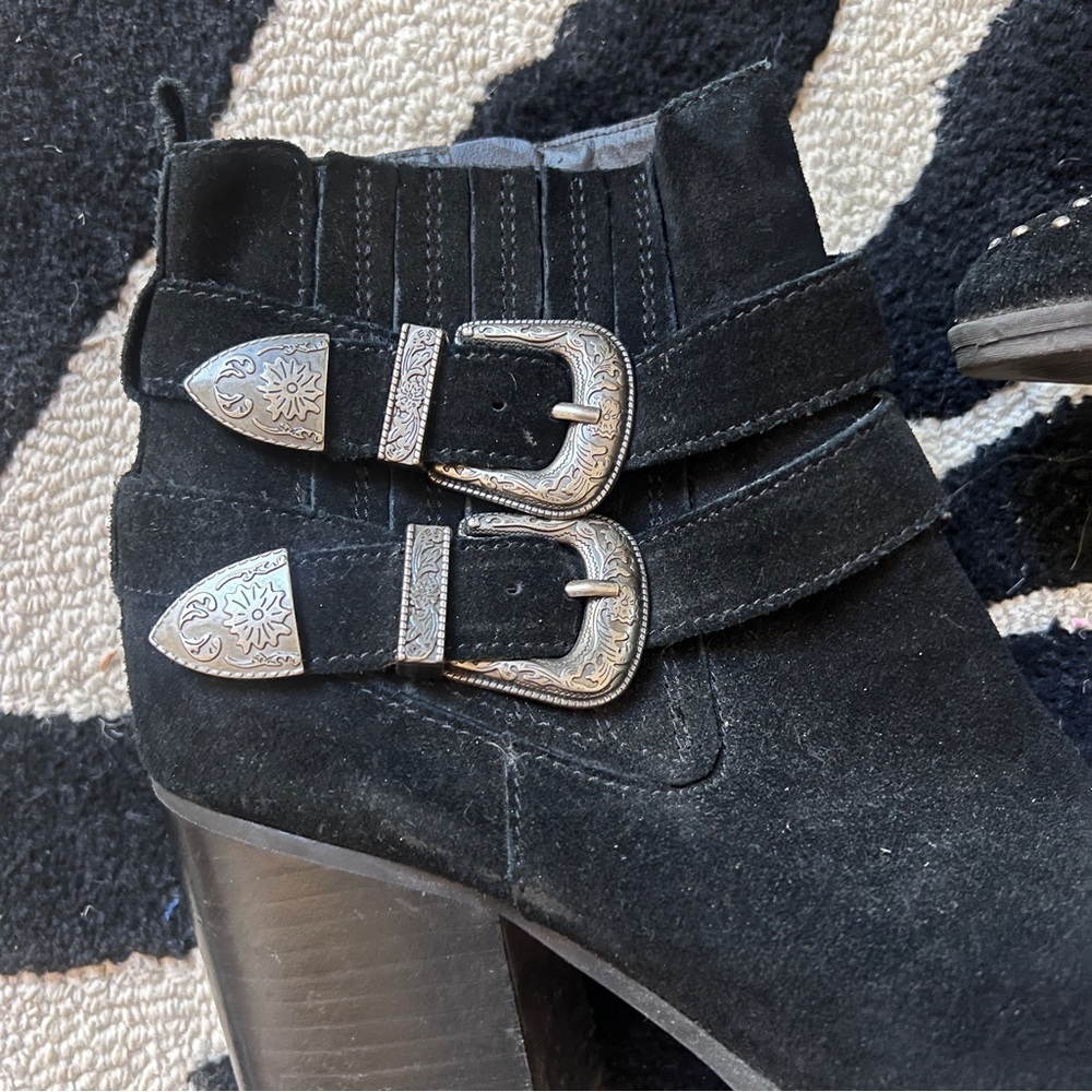 Steve Madden Black Western Buckle Ankle Boots - Picture 11 of 11